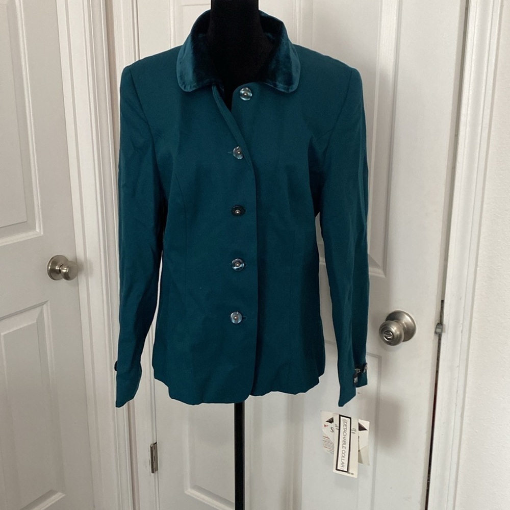 Korey NWT dark green blazer with velvet collar and statement buttons.